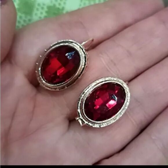 Stunning Ruby Red & Gold Round earring - Picture 2 of 5